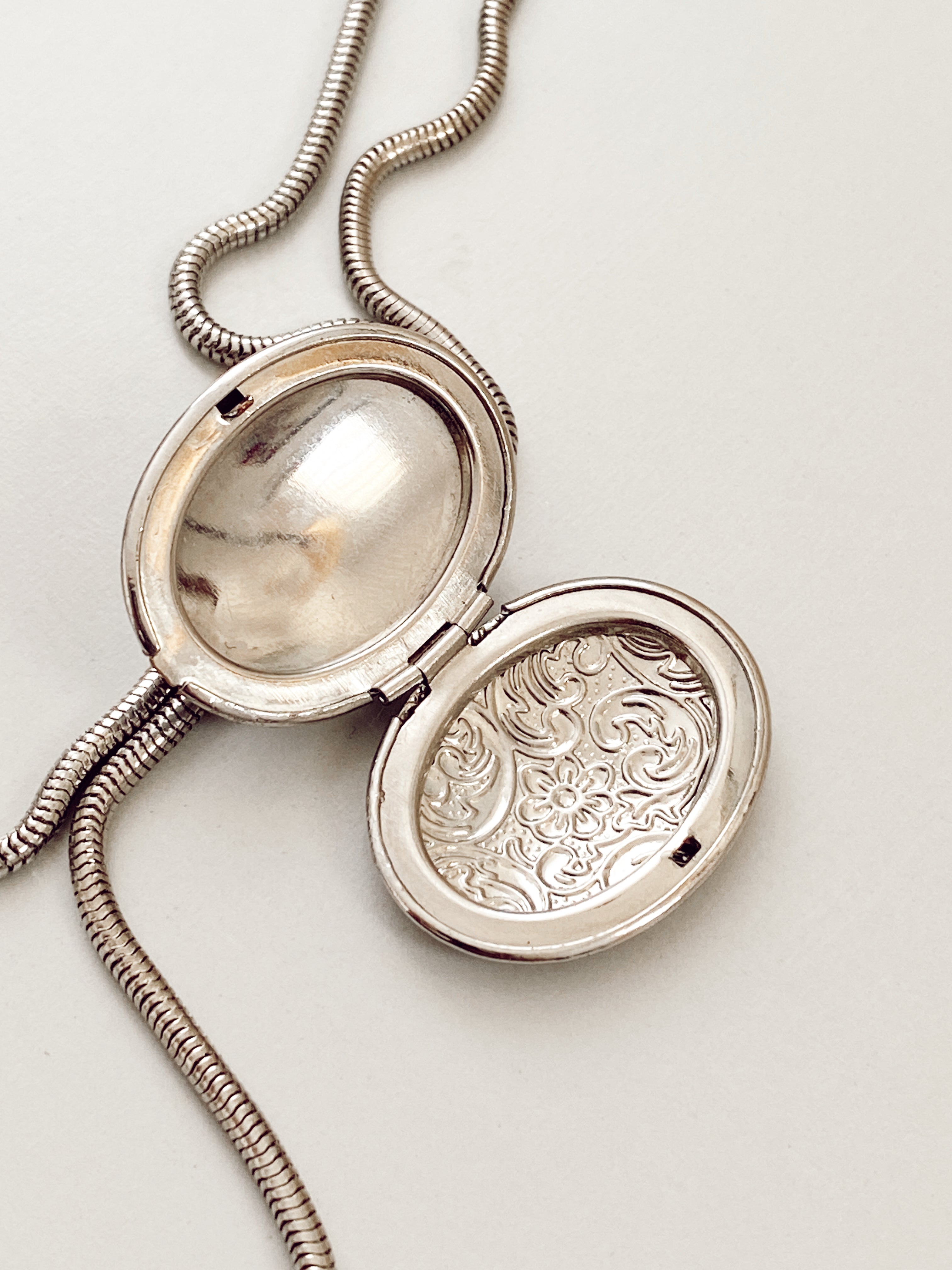 Oval Floral Etched Locket Silver Bolo Tie