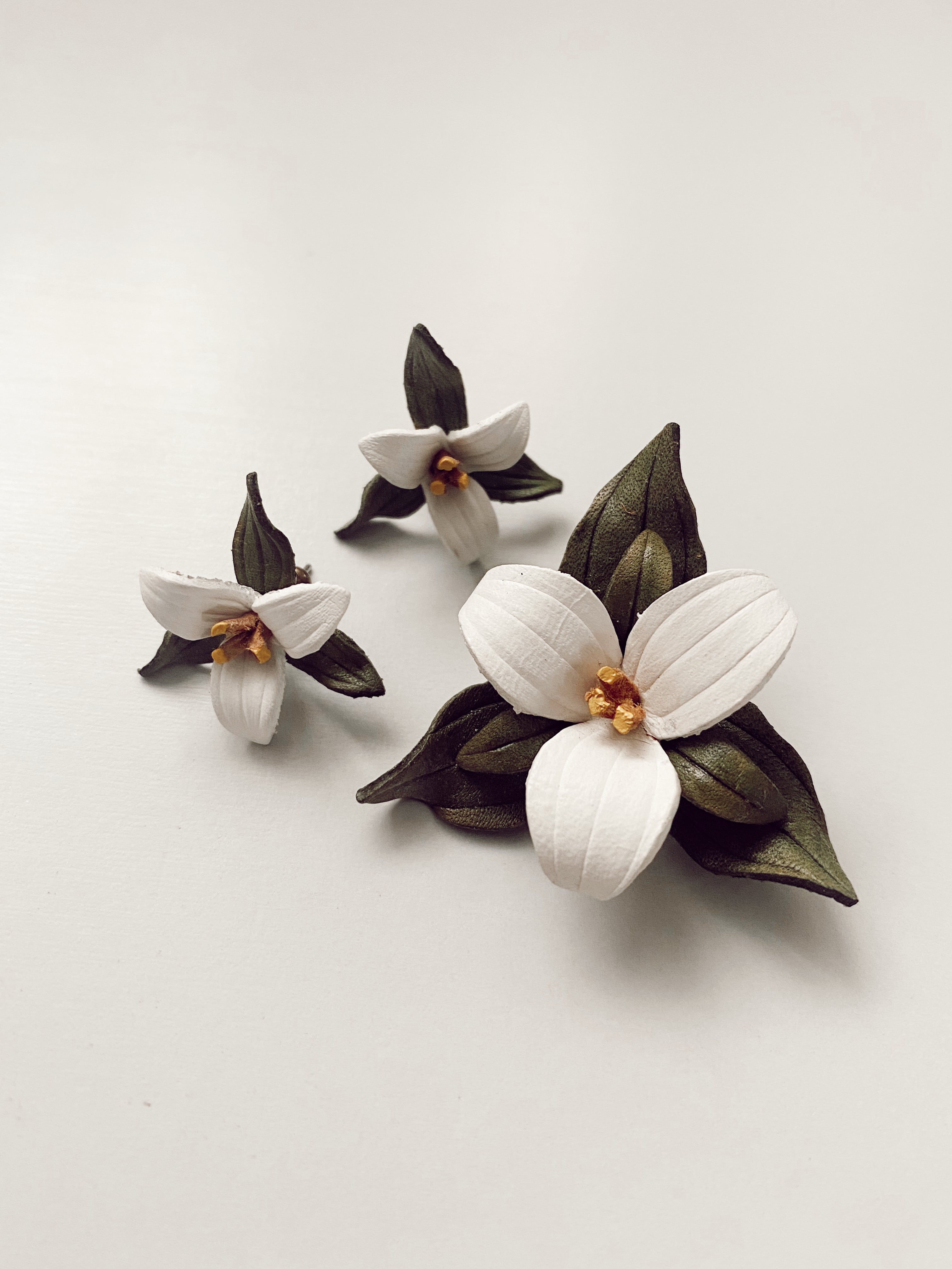 White Trillium Tooled Leather Brooch Set